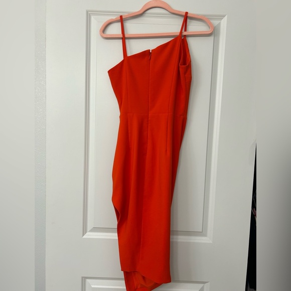 Lavish Alice asymmetric pleated midi dress coral red - Picture 2 of 4